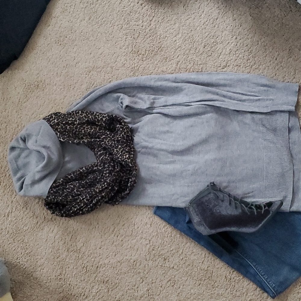 Ellen Tracy Grey Sweater✨️ - Picture 6 of 6